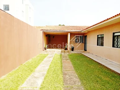 Residência Semimobiliada E Com Amplo Terreno - Uvaranas
