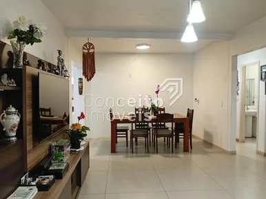Residência Térrea Com Edícula - Uvaranas