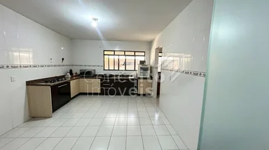 Residência Semimobiliada Com Edícula - Uvaranas
