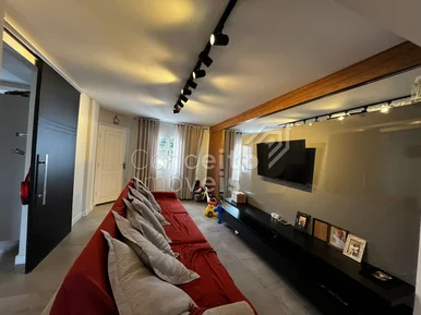 Sobrado Triplex Semimobiliado  - Estrela