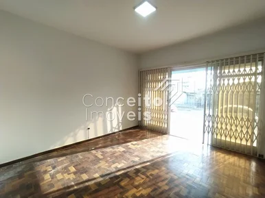 Residência Térrea Com Edícula - órfãs