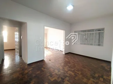 Residência Térrea Com Edícula - órfãs