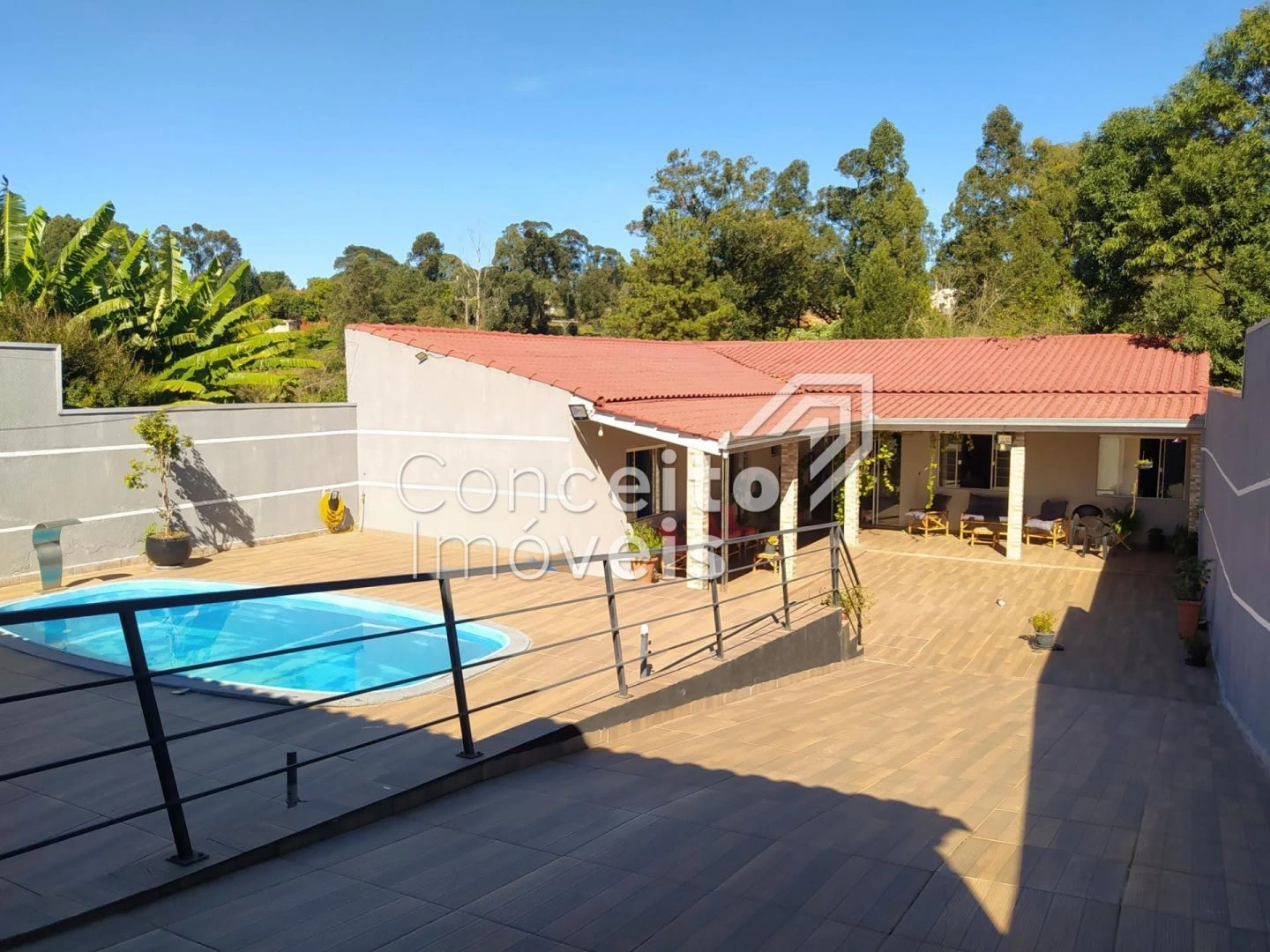 Residência Com Piscina - Jardim Carvalho
