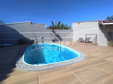 Residência Com Piscina - Jardim Carvalho