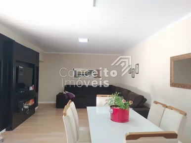 Residência Com Piscina - Jardim Carvalho
