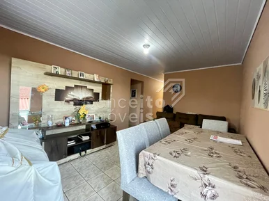 Residência Com Amplo Terreno - Uvaranas