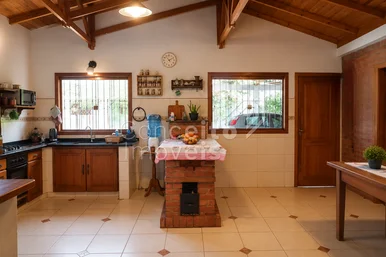 Residência De Esquina Com Amplo Terreno - Uvaranas