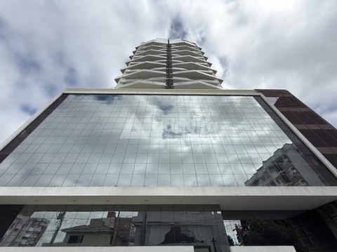 Apartamento Mobiliado de Alto Padrão com 3 Suítes no Edifício San Blas | Adquira Imóveis