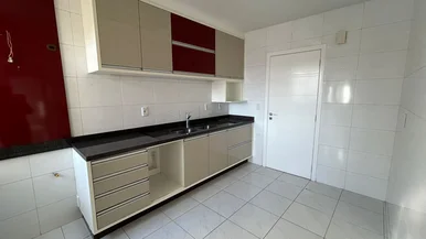 Apartamento à Venda  3 Quartos, 1 Suite, 2 Vagas, 210.24m², Centro