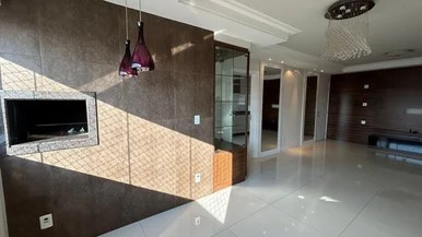 Apartamento à Venda  3 Quartos, 1 Suite, 2 Vagas, 210.24m², Centro