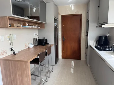 Apartamento à Venda 3 Quartos, 1 Suite, 2 Vagas, 164m², Centro