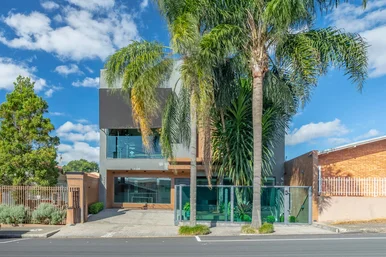 <strong>Sobrado Triplex de Alto Padrão no Jardim Carvalho</strong>