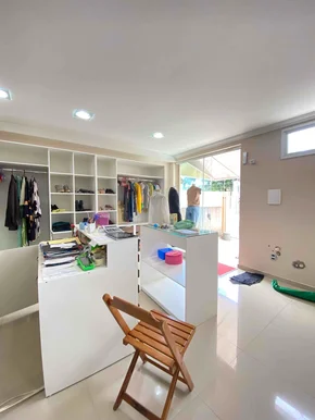 Sala Comercial Mobiliada Para Loja De Roupas E Acessórios ? ótima Localização!