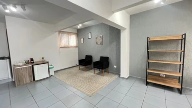 Sala Comercial Em Frente Ao Colégio Marista