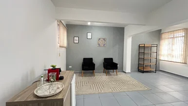 Sala Comercial Em Frente Ao Colégio Marista