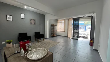 Sala Comercial Em Frente Ao Colégio Marista