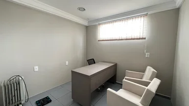 Sala Comercial Em Frente Ao Colégio Marista