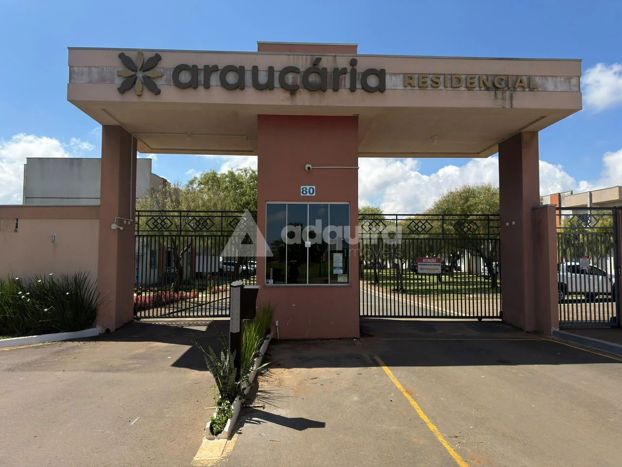 Sobrado Em Uvaranas A 250 Metros Da Uepg