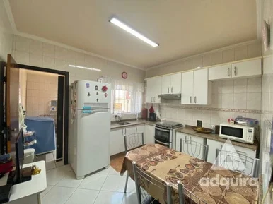 Casa à Venda Centro Com 3 Quartos, 1 Suite, 2 Vagas, 193.49m², Centro