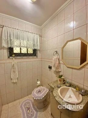 Casa à Venda Centro Com 3 Quartos, 1 Suite, 2 Vagas, 193.49m², Centro