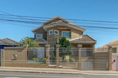 <strong>Casa à venda com 4 Quartos, 1 Suite, 3 Vagas, 436.8M², Jardi</strong>