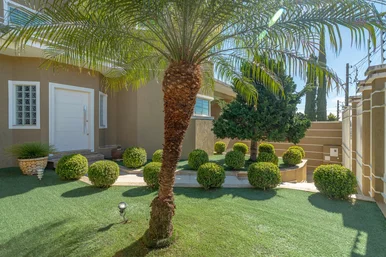 Casa à Venda Com 4 Quartos, 1 Suite, 3 Vagas, 436.8m², Jardim Carvalho