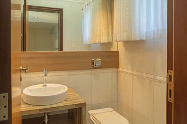 Casa à Venda Com 4 Quartos, 1 Suite, 3 Vagas, 436.8m², Jardim Carvalho