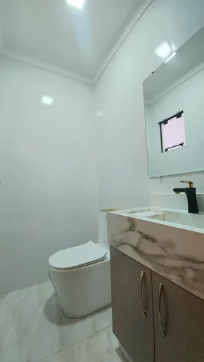 Casa à Venda 3 Quartos, 1 Suite, 2 Vagas, 98.5m², Oficinas