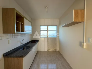 Sobrado Com 3 Quartos Na Colônia Dona Luíza - Ponta Grossa