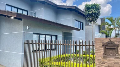 Casa à Venda 4 Quartos, 2 Suites, 3 Vagas, 300m², Orfãs