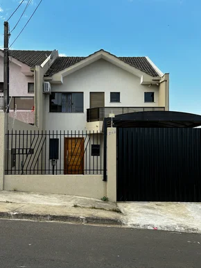 <strong>Casa à venda 4 Quartos, 1 Suite, 2 Vagas, com Piscina, Jardi</strong>