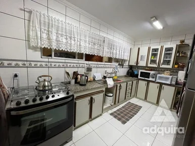 Casa à Venda 4 Quartos, 2 Suites, 6 Vagas, 495m², Orfãs