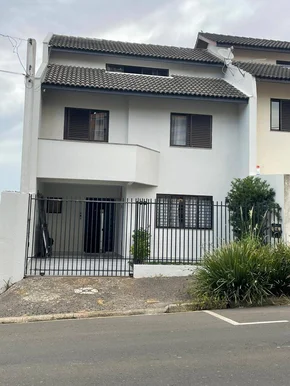 <strong>Sobrado com 3 quartos à venda, Estrela, Ponta Grossa, PR</strong>