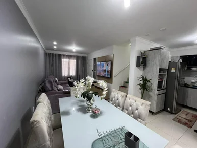 Lindo Sobrado (3 Quartos Sendo 1 Suíte, 2 Vagas) - 97.13m² A Venda à Venda