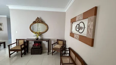 Sobrado à Venda, Contendo 3 Quartos (sendo 1 Suíte), No Bairro Oficinas