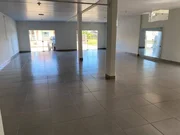 <strong>Sobrado à venda, com 2 quartos e sala comercial, em Balneári</strong>