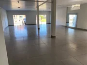 <strong>Sobrado à venda, com 2 quartos e sala comercial, em Balneári</strong>