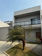 <strong>Sobrado à venda, com 3 suites e 3 vagas de garagem, no bairr</strong>