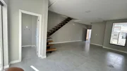 <strong>Sobrado à venda, com 3 suites e 3 vagas de garagem, no bairr</strong>