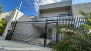 <strong>Sobrado à venda, com 3 suites e 3 vagas de garagem, no bairr</strong>