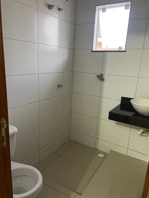 Sobrado à Venda Contendo 2 Quartos, 1 Banheiro, 1 Lavabo, Contorno