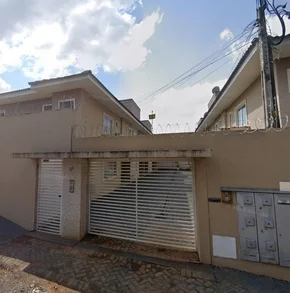 <strong>Sobrado à venda contendo 2 quartos, 1 banheiro, 1 lavabo, Co</strong>