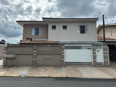 <strong>Sobrado à venda com 4 quartos no Jardim Carvalho</strong>