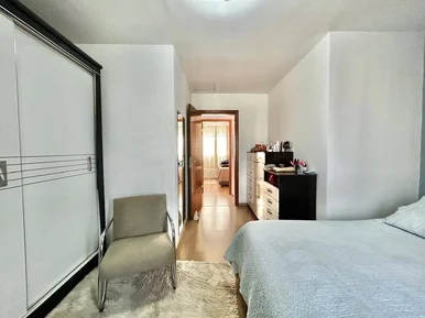 Sobrado De Esquina à Venda No Jardim Veneza, Com 02 Quartos E 02 Banheiros. Cará