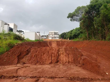 <strong>Terreno à venda, Já feito Limpeza e Terraplanagem, com 462m²</strong>
