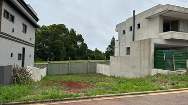 <strong>Terreno à venda 324.01M², 14,03 metros de frente, Jardim Car</strong>