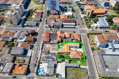 Sobrado à Venda - Vila São José - Com 1.070,70m² De Terreno E 445,47m² De área ú