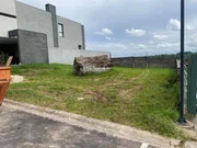 <strong>Terreno de 450m² no condomínio Villa di Sorrento</strong>