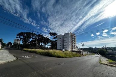 <strong>Terreno de esquina à venda, 462m² (14m X 33m). Órfãs - Vila </strong>