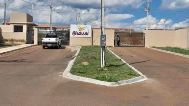 <strong>Terreno à venda no condomínio Girassol</strong>